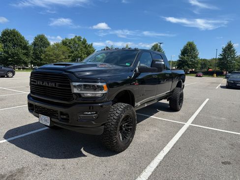 Used 2024 RAM 2500 Laramie w/ Night Edition AWD/4WD image 2