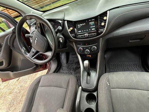 Used 2017 Chevrolet Trax LT image 2