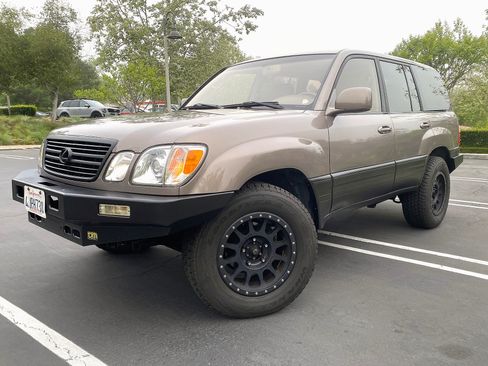 Used 2000 Lexus LX 470 4WD image 2