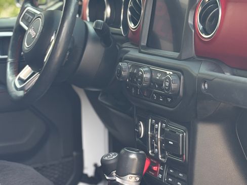Used 2020 Jeep Gladiator Rubicon image 9