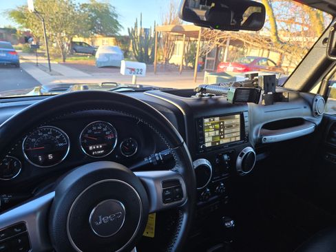 Used 2016 Jeep Wrangler Unlimited Rubicon image 10