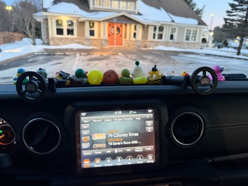 Used 2021 Jeep Gladiator Overland w/ Popular Equipment Package image 11