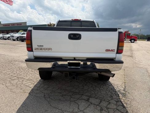 Used 2006 GMC Sierra 2500 W/T w/ Skid Plate Package AWD/4WD image 10