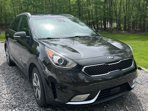 Used 2018 Kia Niro EX FWD image 1
