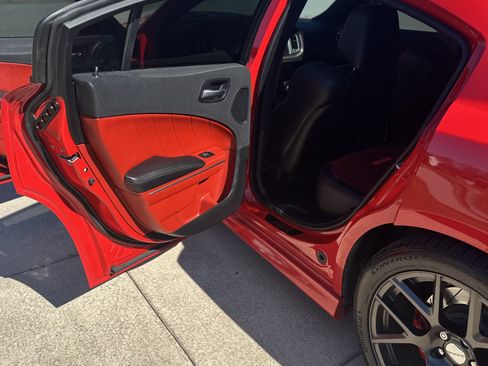 Used 2016 Dodge Charger R/T Scat Pack w/ Technology Group image 29