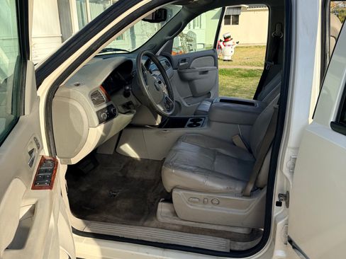 Used 2012 GMC Yukon XL SLT w/ SLT-2 Equipment Package image 4