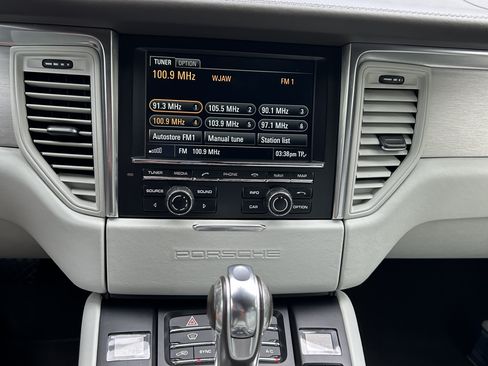 Used 2015 Porsche Macan S image 8