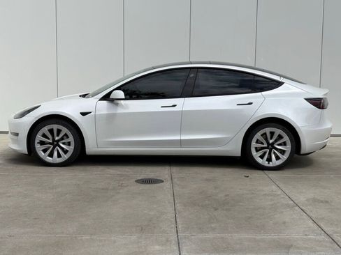 Used 2021 Tesla Model 3 Standard Range Plus image 5
