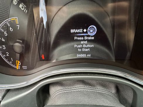 Used 2021 Jeep Grand Cherokee Laredo AWD/4WD image 13