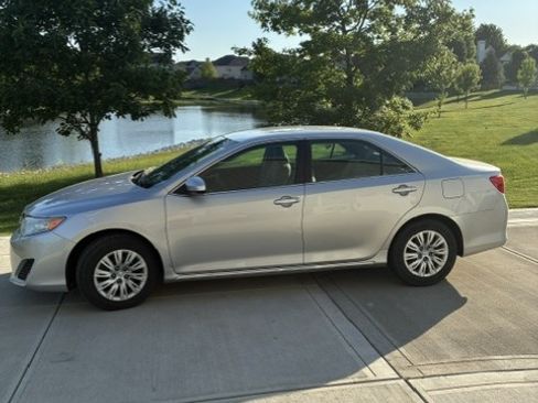 Used 2012 Toyota Camry LE FWD image 1
