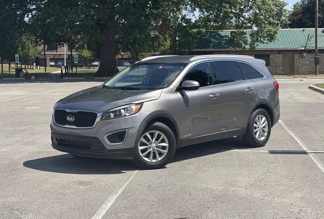 Used 2017 Kia Sorento AWD image 1