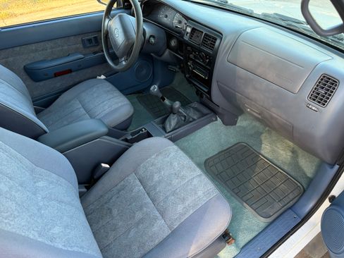 Used 2000 Toyota Tacoma 4x4 Xtracab V6 image 8