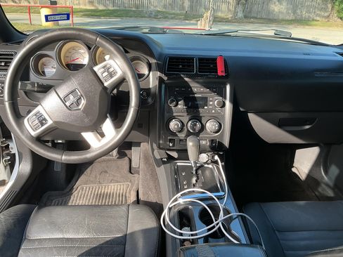 Used 2012 Dodge Challenger SXT image 9