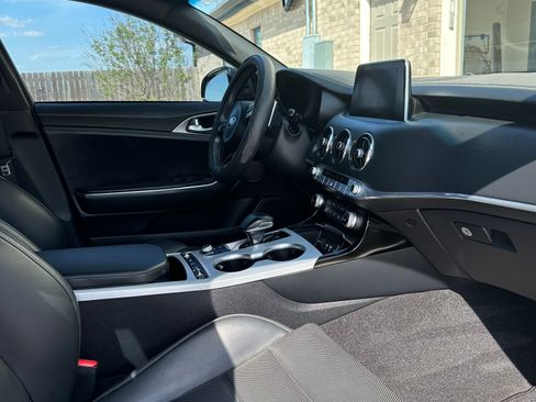 Used 2019 Kia Stinger GT2 image 2