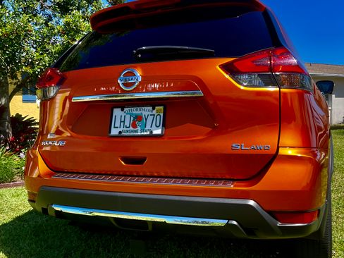 Used 2018 Nissan Rogue SL w/ Premium Package image 10