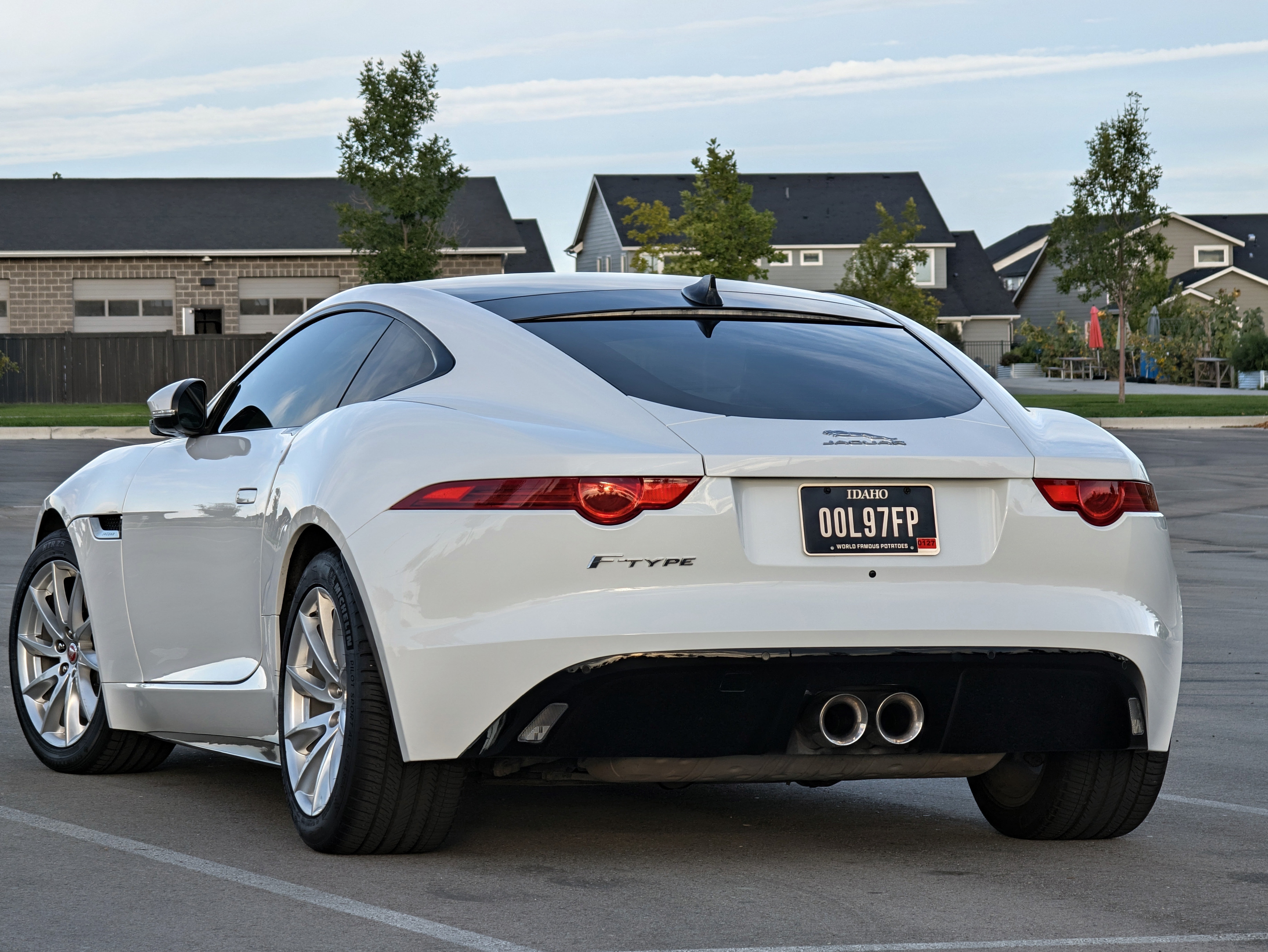 Used 2017 Jaguar F-TYPE Coupe RWD image 9