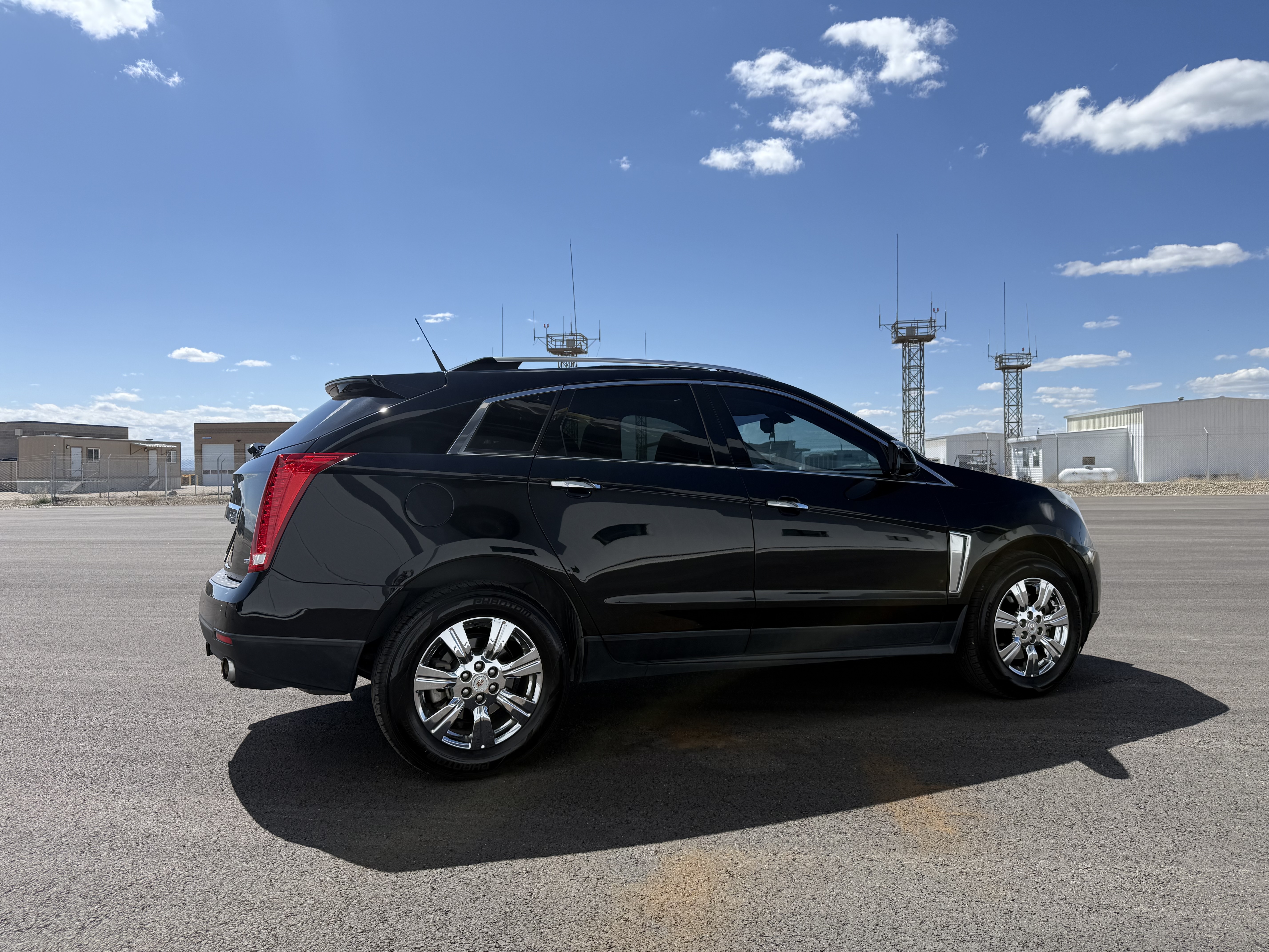 Used 2014 Cadillac SRX Luxury FWD image 2