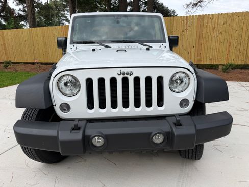 Used 2016 Jeep Wrangler Sport w/ Connectivity Group AWD/4WD image 10