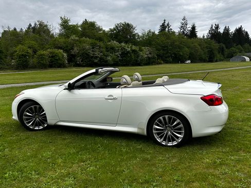 Used 2011 INFINITI G37 Convertible w/ Premium Pkg RWD image 1
