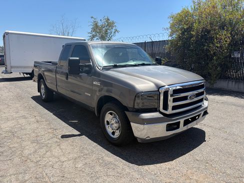 Used 2006 Ford F250 2WD SuperCab Super Duty image 2