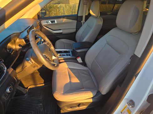 Used 2021 Ford Explorer Limited w/ Equipment Group 301A image 10