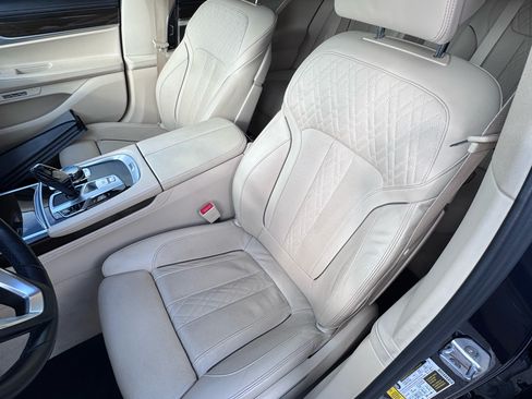 Used 2017 BMW 740i image 12