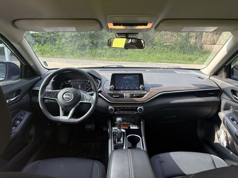 Used 2024 Nissan Altima 2.5 SV FWD image 6