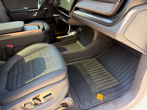 Used 2026 Rivian R1T Premium image 26