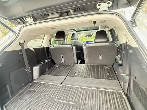 Used 2023 Toyota Highlander Platinum image 17