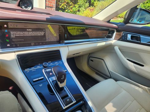 Used 2023 Porsche Panamera image 8