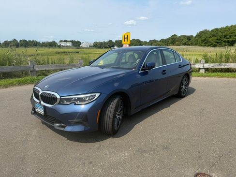 Used 2021 BMW 330e xDrive w/ Premium Package AWD/4WD image 4