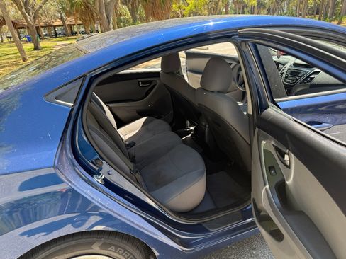 Used 2016 Hyundai Elantra SE image 11