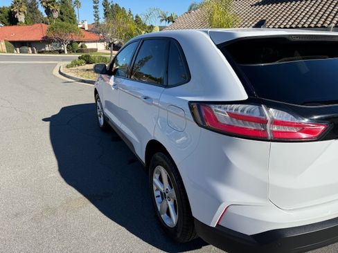 Used 2021 Ford Edge SE w/ Cargo Accessory Package image 6