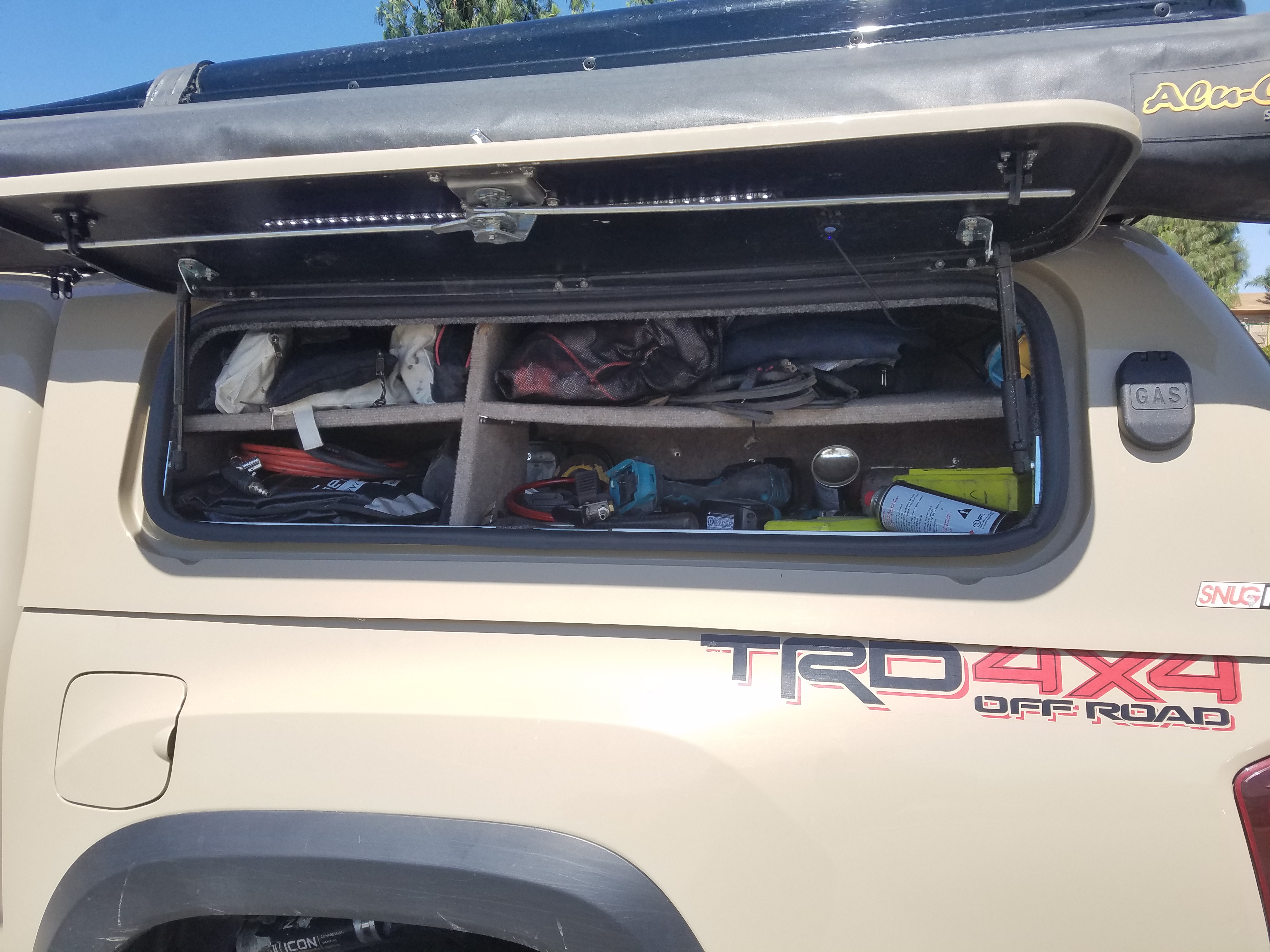 Used 2018 Toyota Tacoma TRD Off-Road w/ Technology Package AWD/4WD image 12