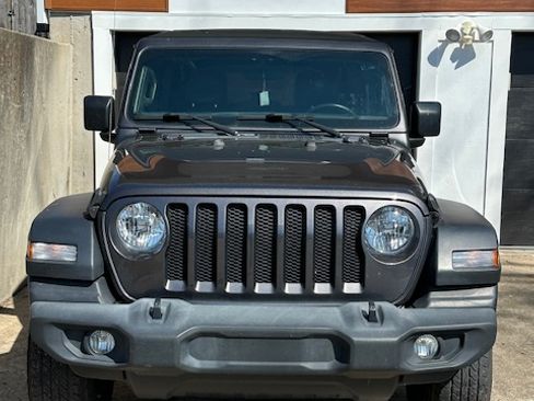 Used 2019 Jeep Wrangler Unlimited Sport S image 2