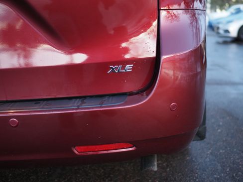 Used 2014 Toyota Sienna XLE image 15