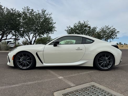 Used 2023 Subaru BRZ Limited w/ Popular Package #2 RWD image 9