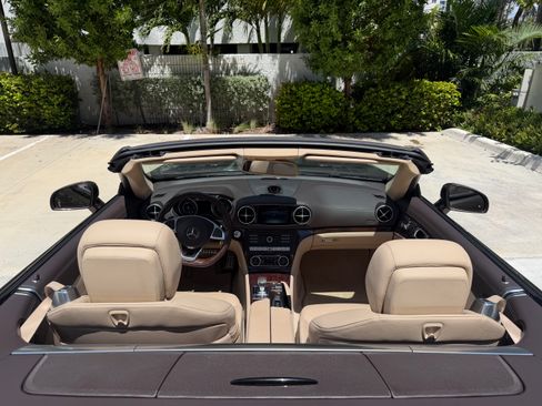 Used 2018 Mercedes-Benz SL 550 image 5