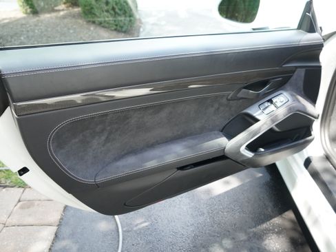 Used 2016 Porsche Cayman GT4 image 26