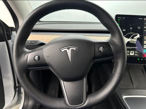Used 2021 Tesla Model Y Long Range image 12