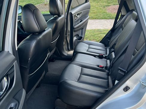 Used 2017 Nissan Rogue SL w/ SL Premium Package image 18