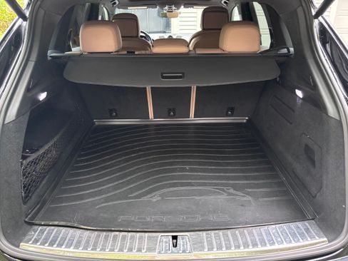 Used 2021 Porsche Cayenne AWD/4WD image 17
