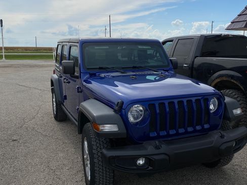 Used 2018 Jeep Wrangler Unlimited Sport AWD/4WD image 2
