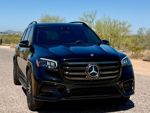 Used 2024 Mercedes-Benz GLS 580 4MATIC image 10