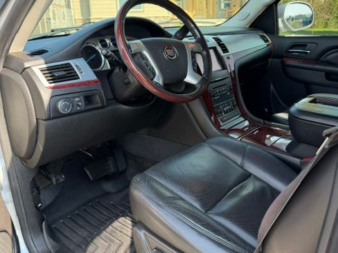 Used 2014 Cadillac Escalade ESV Luxury AWD/4WD image 23