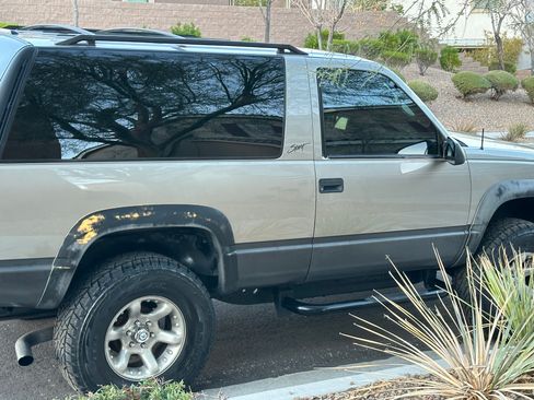 Used 1999 Chevrolet Tahoe 4WD 2-Door w/ Preferred Equipment Group image 1