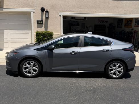 Used 2019 Chevrolet Volt Premier w/ Driver Confidence II Package FWD image 20