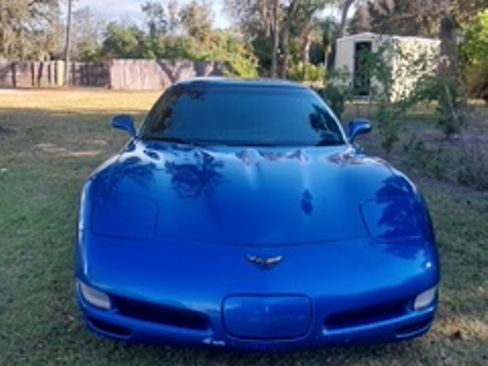 Used 2002 Chevrolet Corvette Coupe w/ Preferred Equipment Group1 image 1