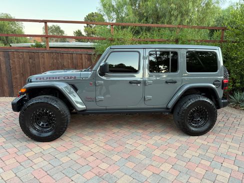 Used 2021 Jeep Wrangler Unlimited Rubicon image 2