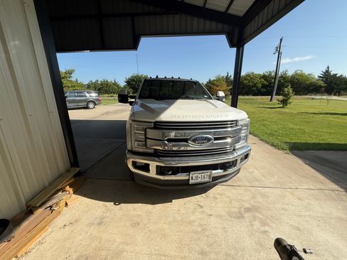 Used 2019 Ford F350 Lariat w/ Lariat Ultimate Package AWD/4WD image 2